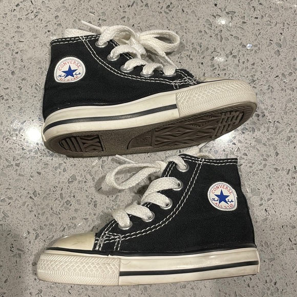 Converse high tops - size 4 baby - Picture 2 of 6